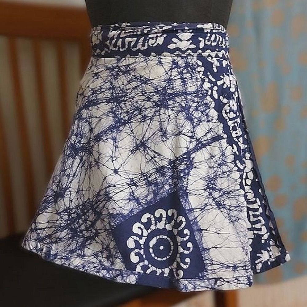 Vtg 70s batik white and purple mini wrap skirt